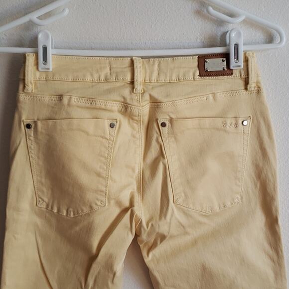 NEW Yellow Zara Jeans - Picture 3 of 9